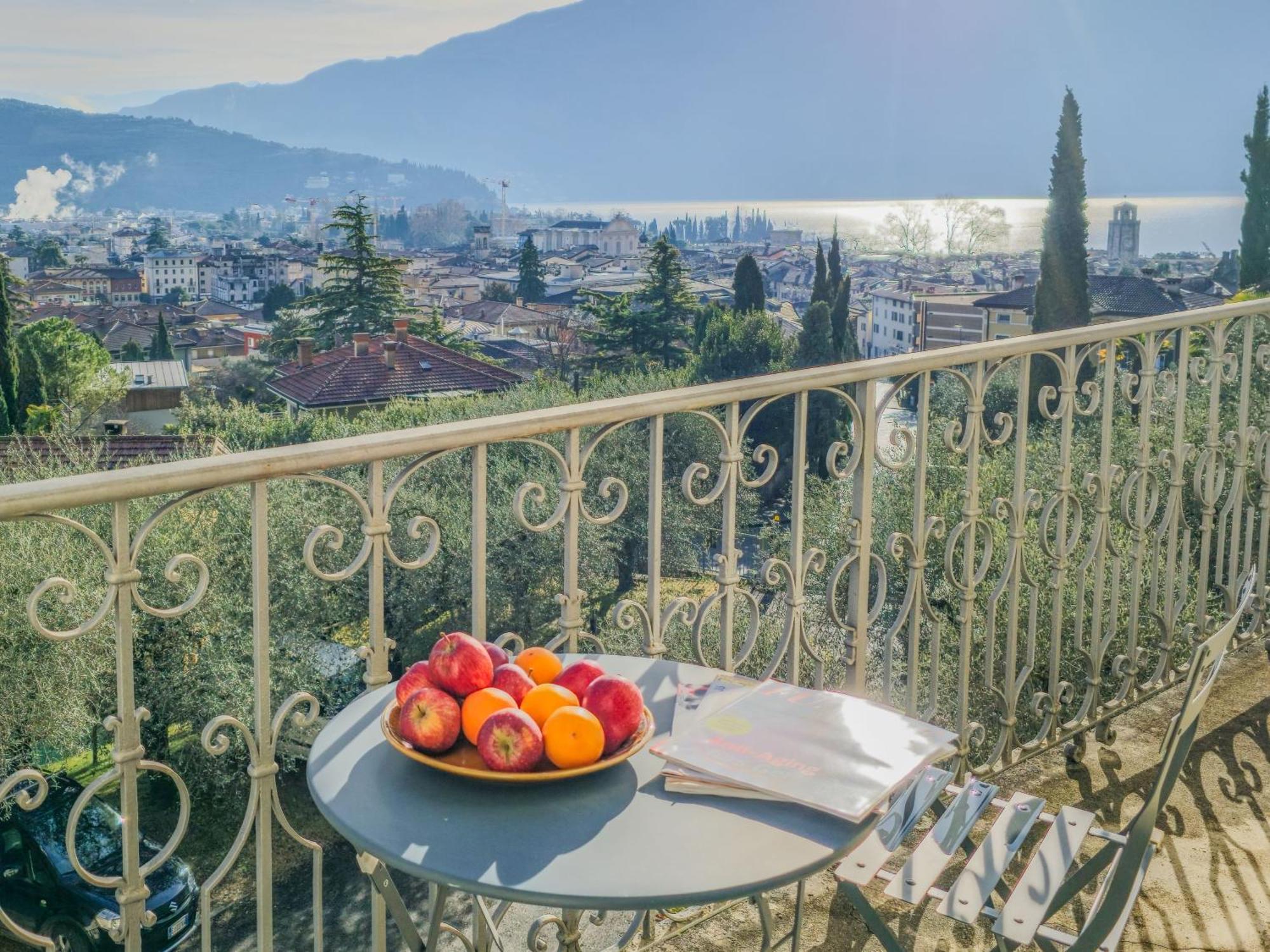 Aparthotel Englovacanze Riva del Garda Kültér fotó