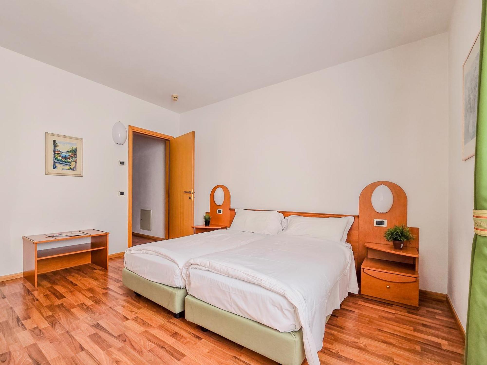 Aparthotel Englovacanze Riva del Garda Kültér fotó