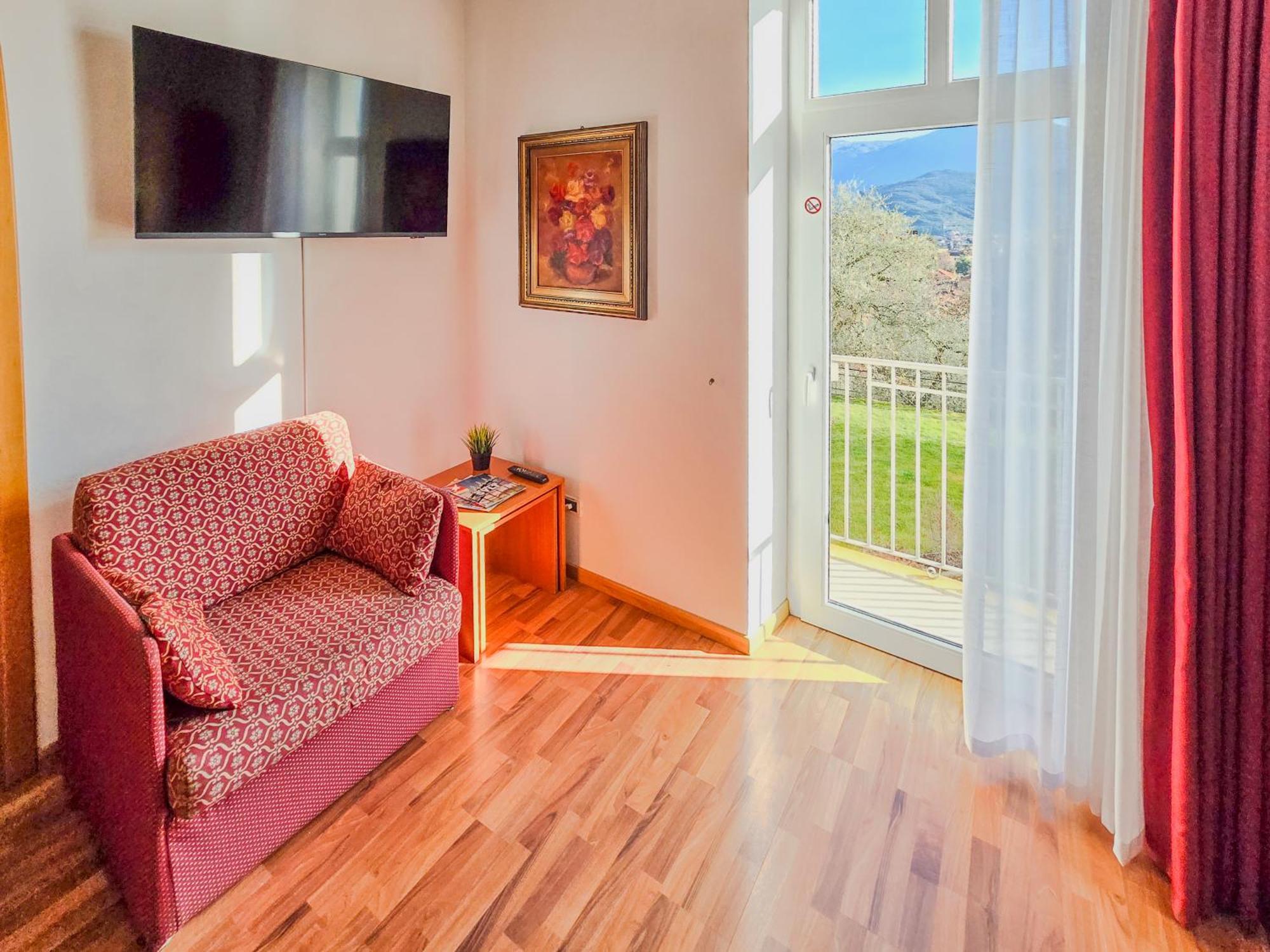 Aparthotel Englovacanze Riva del Garda Kültér fotó