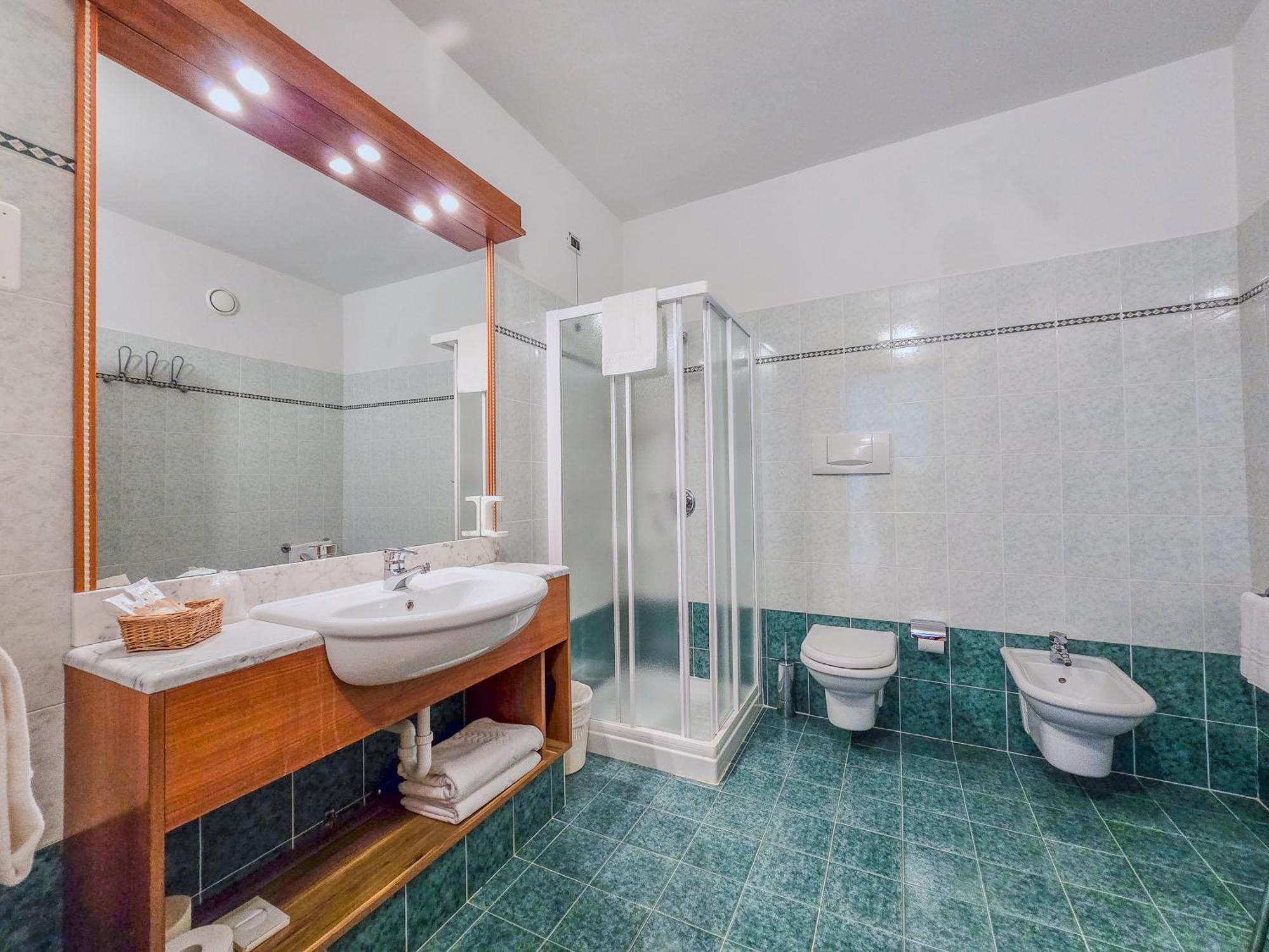 Aparthotel Englovacanze Riva del Garda Kültér fotó