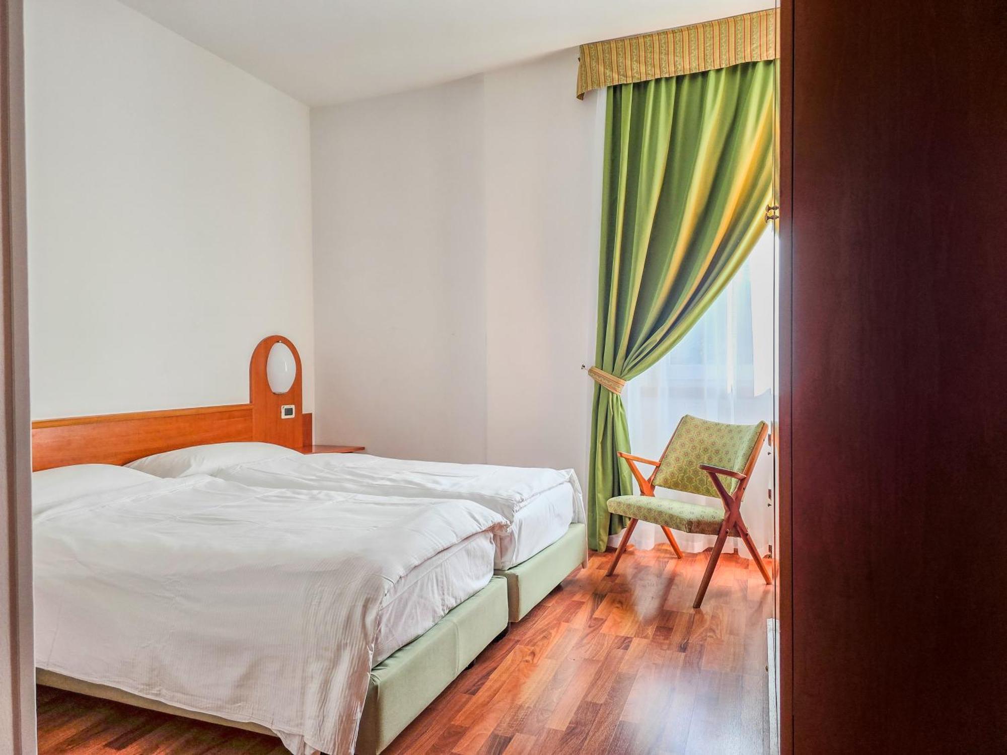 Aparthotel Englovacanze Riva del Garda Kültér fotó