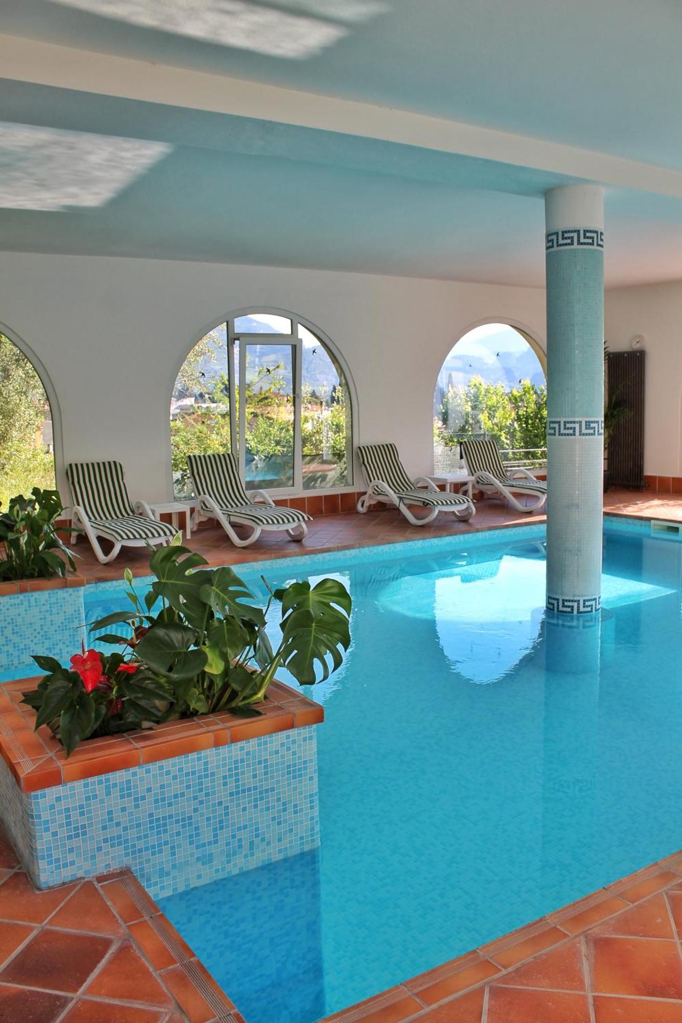 Aparthotel Englovacanze Riva del Garda Kültér fotó