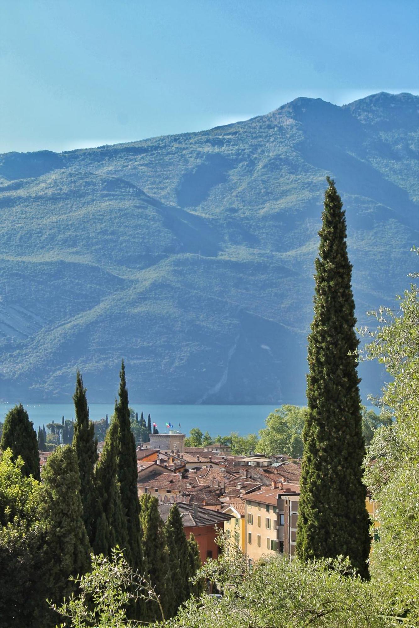 Aparthotel Englovacanze Riva del Garda Kültér fotó