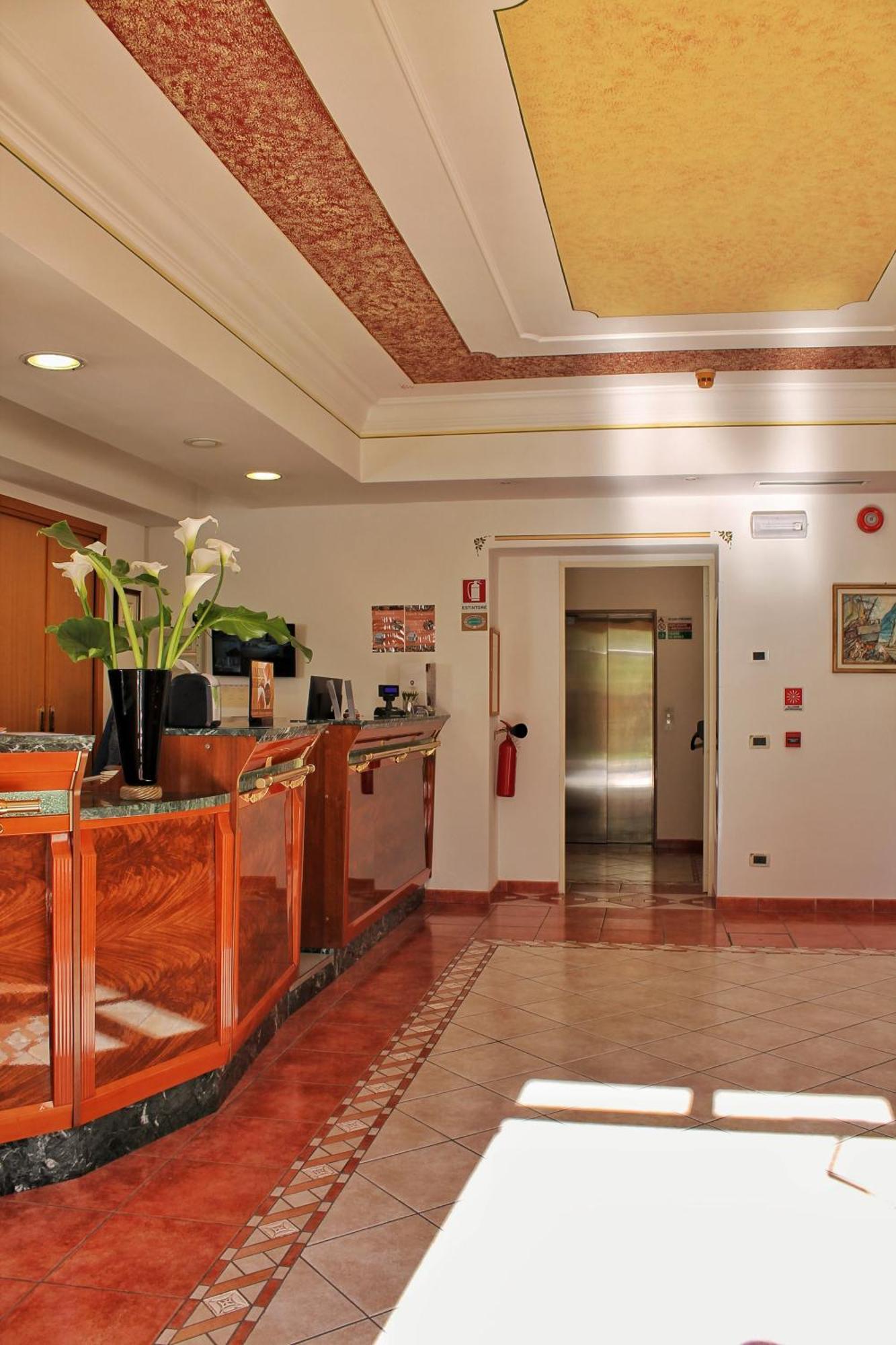 Aparthotel Englovacanze Riva del Garda Kültér fotó