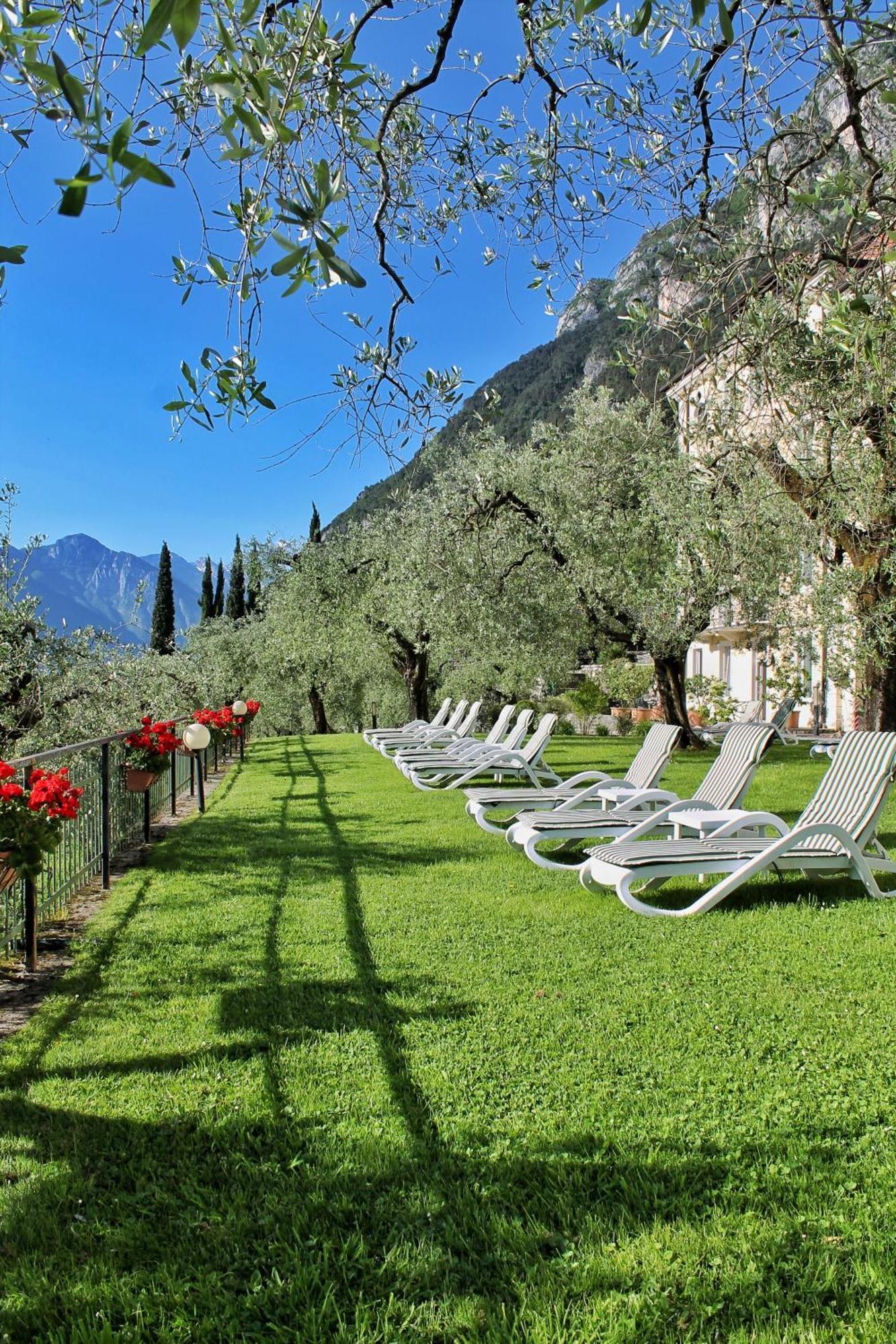 Aparthotel Englovacanze Riva del Garda Kültér fotó